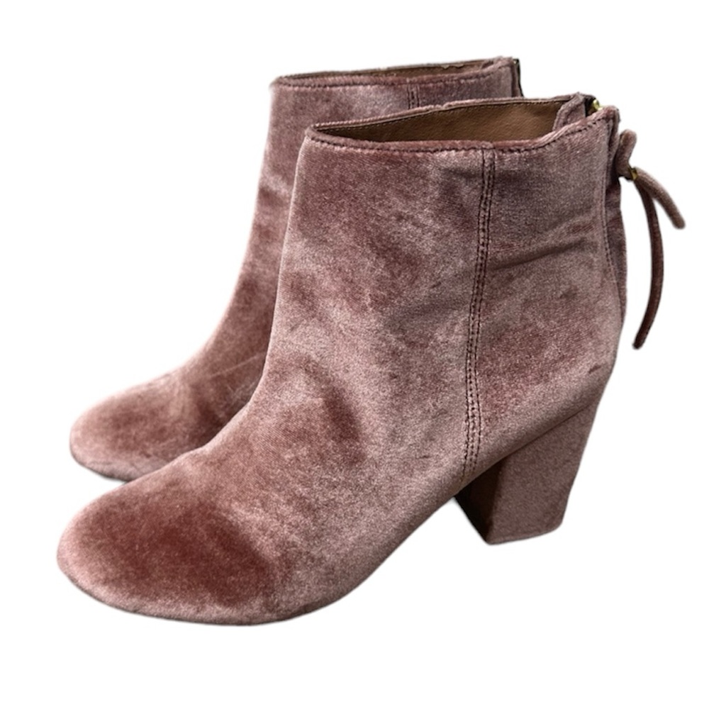 Steve Madden Woman’s Cynthiav Pink Velvet Ankle Booties Rear Zip Size 6